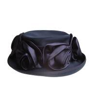 Шляпа для скачек. Искусственный материал, атлас.  Великобритания, конец ХХ века