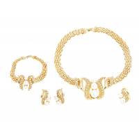 Комплект "Ваша светлость "  от Arrina: ожерелье, браслет, серьги, кольцо. Искусственный жемчуг, прозрачные стразы, бижутерный сплав золотого тона. Гонконг, 2000-е гг.
