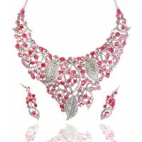 Комплект "Мадлен" от Arrina: ожерелье и серьги-пусеты. Австрийские кристаллы нежно-розового цвета, прозрачные стразы, бижутерный сплав серебряного тона. Гонконг, 2005