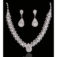 Комплект "Королевский каприз" от Arrina: ожерелье и серьги-пусеты. Прозрачные кристаллы и стразы, бижутерный сплав серебряного тона. Гонконг, 2005