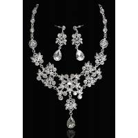 Комплект "Свадебный узор" от Arrina: ожерелье и серьги-пусеты. Крупные австрийские кристаллы, прозрачные стразы, бижутерный сплав серебряного тона. Гонконг, 2005