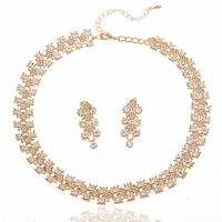 Комплект "Королевский выбор" от Arrina: ожерелье и серьги-пусеты. Прозрачные кристаллы и стразы, бижутерный сплав золотого тона. Гонконг, 2000-е гг.