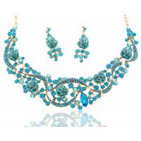 Комплект "Голубые розы"  от Arrina: ожерелье и серьги-пусеты. Полимер голубого цвета, кристаллы и стразы голубого цвета, бижутерный сплав золотого тона. Гонконг, 2000-е гг.