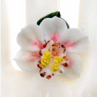 Кольцо-коктейльное "Белая орхидея". Фарфор, роспись, бижутерный сплав серебряного тона, ручная авторская работа. Россия