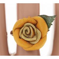 Кольцо коктейльное "Желтая роза". Натуральная кожа, бижутерный сплав серебряного тона, ручная авторская работа. Россия