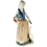 Lladro. Статуэтка "Девушка с гусем". Фарфор. Высота 24 см. Nao для Lladro, Испания, 1970-е гг.