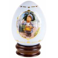 Яйцо пасхальное декоративное "Почтальон" на деревянной подставке. Фарфор, Danbury Mint, США, 1993 год
