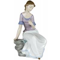 Винтажная статуэтка "Девушка с цветком". Фарфор. Высота 28 см. Nao, Испания, 2005 год