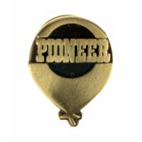 Винтажный пиджачный значок "Pioneer". Металл золотого тона. Великобритания, 1970-е гг.