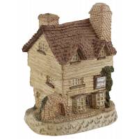 Коллекционный миниатюрный домик "Wine merchant by David Winter". Высота 10 см, Великобритания, 1980 год