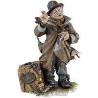 Статуэтка винтажная "Мужчина, зашивающий пальто", Фарфор, Высота 31 см, Capodimonte, Италия, 1980-е гг.