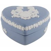 Шкатулка в форме сердца "Королевская свадьба", фарфор Wedgwood, голубой бисквит, Великобритания, винтаж, вторая половина ХХ века