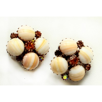 Серьги-клипсы "Вирджиния" от Weiss, стразы золотого цвета, бижутерный сплав серебрянного тона. США, 1980-е годы Серьги-клипсы "Вирджиния" от Weiss, стразы золотого цвета, бижутерный сплав серебрянного тона. США, 1980-е годы