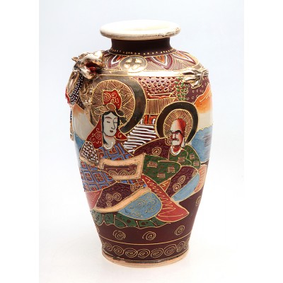 Ваза в стиле "мориаж" (moriage). Фарфор, ручная роспись, золочение. Satsuma, Япония, около 1930-х гг. Ваза в стиле "мориаж" (moriage). Фарфор, ручная роспись, золочение. Satsuma, Япония, около 1930-х гг.