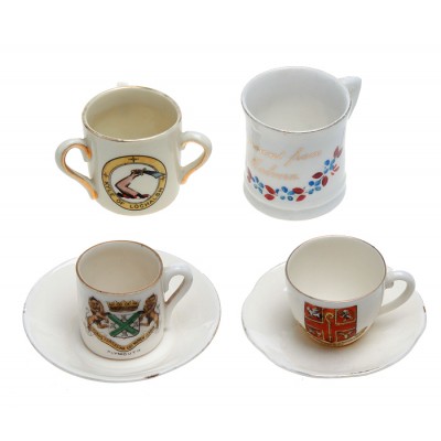 Набор из 4 миниатюрных декоративных чашек. Фарфор, деколь, золочение. Западная Европа, вторая половина ХХ века Набор из 4 миниатюрных декоративных чашек. Фарфор, деколь, золочение. Западная Европа, вторая половина ХХ века