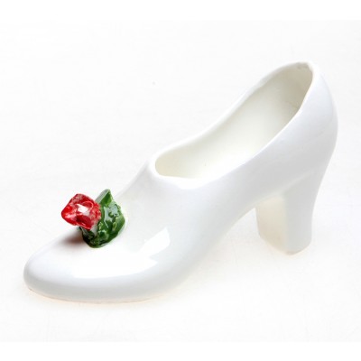 Башмачок декоративный. Фарфор, роспись, рельеф. Западная Европа, 1960-е гг. Башмачок декоративный. Фарфор, роспись, рельеф. Западная Европа, 1960-е гг.