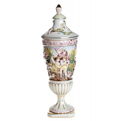 Capodimonte. Ваза интерьерная с крышкой. Фарфор, лепка, роспись, золочение, ручная работа. Высота 41 см. Capodimonte, Италия, 1970-е гг. Capodimonte. Ваза интерьерная с крышкой. Фарфор, лепка, роспись, золочение, ручная работа. Высота 41 см. Capodimonte, Италия, 1970-е гг.