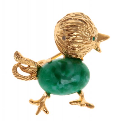 Брошь "Птенчик", стекло малахитового цвета огранки "кабошон", бижутерный сплав золотого тона. Специально для LeCadeau, Франция, 1990-е годы Брошь "Птенчик", стекло малахитового цвета огранки "кабошон", бижутерный сплав золотого тона. Специально для LeCadeau, Франция, 1990-е годы