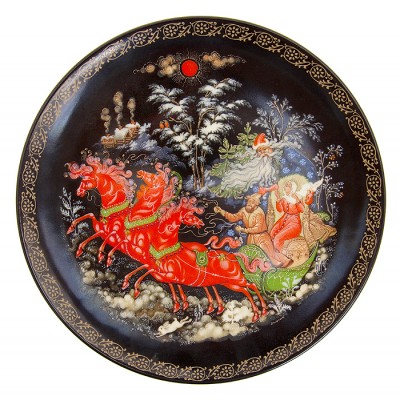Нина Лопатина "Морозко", декоративная тарелка. Фарфор, роспись, золочение. Палех, Россия, 1990 год Нина Лопатина "Морозко", декоративная тарелка. Фарфор, роспись, золочение. Палех, Россия, 1990 год