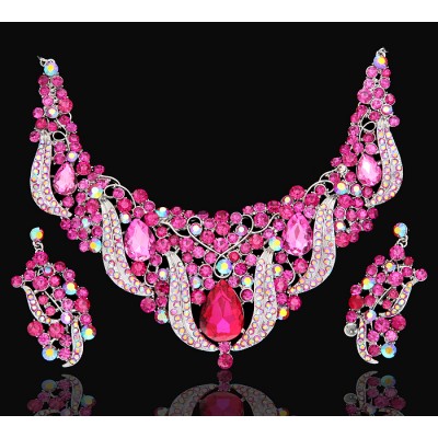 Комплект "Анна-Мария": ожерелье и серьги-пусеты от Arrina. Крупные австрийские кристаллы цвета фуксии,  кристаллы Aurora Borealis, розовые стразы, бижутерный сплав серебряного тона. Гонконг, 2005 год