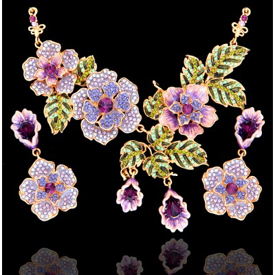 Комплект "Цветы для королевы": ожерелье и серьги-пусеты от Arrina. Австрийские кристаллы фиолетового цвета,  цветные эмали, разноцветные стразы, бижутерный сплав золотого тона. Гонконг, 2005 год