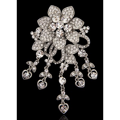 Брошь "Хрустальный эдельвейс" от Arrina. Прозрачные австрийские кристаллы , стразы, бижутерный сплав серебряного тона. Гонконг, 2000-е гг. Брошь "Хрустальный эдельвейс" от Arrina. Прозрачные австрийские кристаллы , стразы, бижутерный сплав серебряного тона. Гонконг, 2000-е гг.