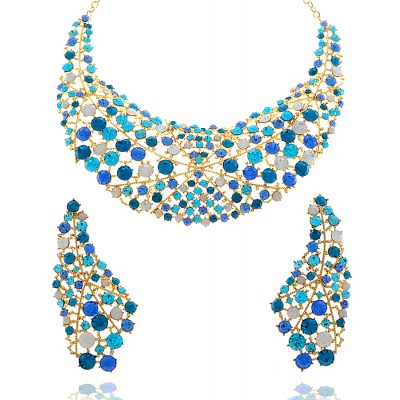 Комплект "Северное сияние"  от Arrina: ожерелье и серьги-пусеты. Кристаллы голубого и синего цвета, опаловое стекло, бижутерный сплав золотого тона. Гонконг, 2000-е гг.