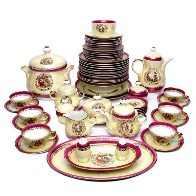 Большой столовый сервиз "Мадонна" на 6 персон, 59 предметов. Фарфор, перламутровое покрытие, деколь, золочение. ГДР, 1970-е гг. Большой столовый сервиз "Мадонна" на 6 персон, 59 предметов. Фарфор, перламутровое покрытие, деколь, золочение. ГДР, 1970-е гг.