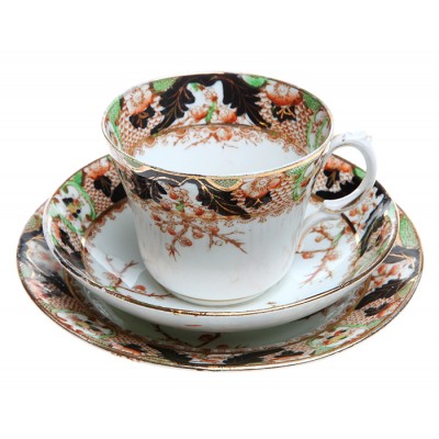 Чайное трио "Цветущая сакура". Фарфор, деколь, золочение. Staffordshire, Великобритания, начало ХХ века Чайное трио "Цветущая сакура". Фарфор, деколь, золочение. Staffordshire, Великобритания, начало ХХ века