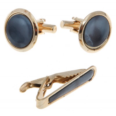 Комплект "Метрополия": запонки и зажим для галстука. Натуральный перламутр, металл, золочение 22 К золотом. Западная Европа, 1940-е гг. Комплект "Метрополия": запонки и зажим для галстука. Натуральный перламутр, металл, золочение 22 К золотом. Западная Европа, 1940-е гг.