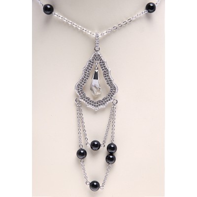 Swarovski. Ожерелье "Первый бал" от Swarovski. Крупный кристалл Сваровски, стразы, бусины черного цвета, бижутерный сплав серебряного тона. США, 2000-е гг. Swarovski. Ожерелье "Первый бал" от Swarovski. Крупный кристалл Сваровски, стразы, бусины черного цвета, бижутерный сплав серебряного тона. США, 2000-е гг.