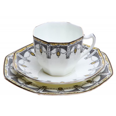 Чайное трио "Клермонт". Фарфор, деколь, золочение. Royal Doulton, Великобритания, 1920-е гг. Чайное трио "Клермонт". Фарфор, деколь, золочение. Royal Doulton, Великобритания, 1920-е гг.