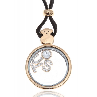 Кулон на шнурке "Золотой мишка" в стиле Tous. Прозрачные кристаллы и стразы, искусственная замша, бижутерный сплав золотого тона. Гонконг, 2000-е гг. Кулон на шнурке "Золотой мишка" в стиле Tous. Прозрачные кристаллы и стразы, искусственная замша, бижутерный сплав золотого тона. Гонконг, 2000-е гг.