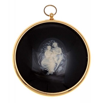 Плакетка-камея  "Юноша и девушка", авторская работа. Латунь, смола черного и белого цвета, стекло. Великобритания, вторая половина ХХ века