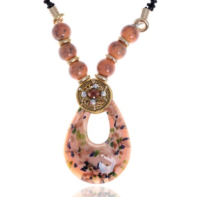 Ожерелье "Осенний бриз". Имитация муранского стекла, черный бисер, бусины лососевого цвета, бижутерный сплав золотого тона. Гонконг, 2000-е гг. Ожерелье "Осенний бриз". Имитация муранского стекла, черный бисер, бусины лососевого цвета, бижутерный сплав золотого тона. Гонконг, 2000-е гг.