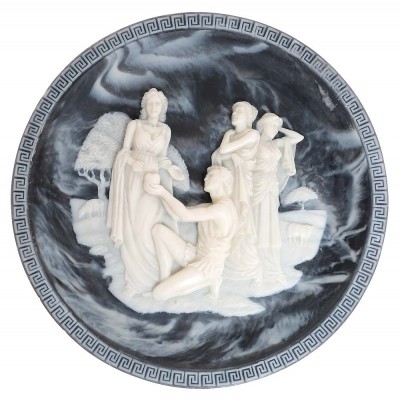 Алан Брунетти "Суд Париса", декоративная тарелка-камея. Натуральный черный оникс, смола белого цвета. Bradford Exchange, США, 1988 год Алан Брунетти "Суд Париса", декоративная тарелка-камея. Натуральный черный оникс, смола белого цвета. Bradford Exchange, США, 1988 год