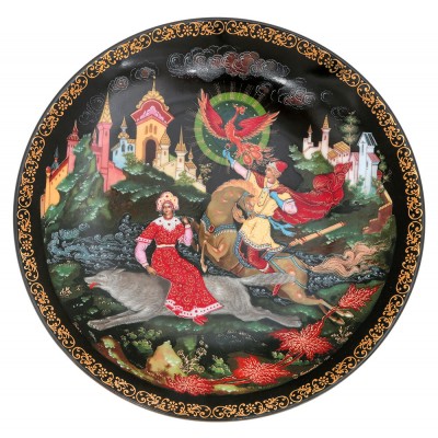 Елена Большакова "Царевна Елена и Иван", декоративная тарелка. Фарфор, роспись, золочение. Палех, Россия, 1990 год Елена Большакова "Царевна Елена и Иван", декоративная тарелка. Фарфор, роспись, золочение. Палех, Россия, 1990 год