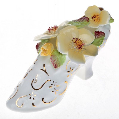 Башмачок декоративный. Фарфор, роспись, золочение, рельеф. Royal Stratford, Великобритания, 1994 год Башмачок декоративный. Фарфор, роспись, золочение, рельеф. Royal Stratford, Великобритания, 1994 год