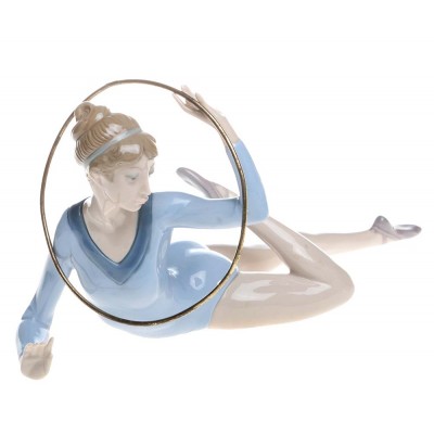 Lladro. Статуэтка "Гимнастка с обручем". Фарфор, ручная роспись, глазуровка. Высота 12 см. Lladro, Испания (Валенсия), 1985 год Lladro. Статуэтка "Гимнастка с обручем". Фарфор, ручная роспись, глазуровка. Высота 12 см. Lladro, Испания (Валенсия), 1985 год