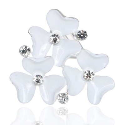 Кольцо для платка/шарфа "Белые цветы". Эмаль белого цвета, прозрачные кристаллы, бижутерный сплав серебряного тона. Гонконг