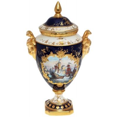 Ваза "Королевская" интерьерная с крышкой. Фарфор, пейзажная ручная роспись, золочение. Высота 27 см. Coalport, Великобритания, 1988 год Ваза "Королевская" интерьерная с крышкой. Фарфор, пейзажная ручная роспись, золочение. Высота 27 см. Coalport, Великобритания, 1988 год