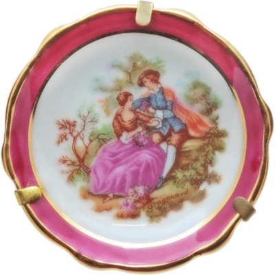 Limoges. Тарелочка миниатюрная на подставке. Фарфор, деколь, золочение. Limoges, Франция, вторая половина ХХ века Limoges. Тарелочка миниатюрная на подставке. Фарфор, деколь, золочение. Limoges, Франция, вторая половина ХХ века