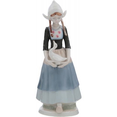 Статуэтка "Девушка с гусем". Фарфор, роспись, глазуровка. Высота 26 см. Франция, вторая половина ХХ века Статуэтка "Девушка с гусем". Фарфор, роспись, глазуровка. Высота 26 см. Франция, вторая половина ХХ века