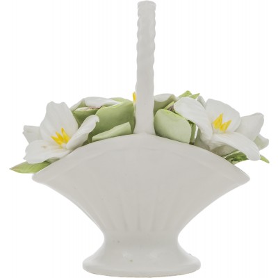 Миниатюрная цветочная композиция "Триллиум". Фарфор, роспись. Royal Albert, Великобритания, 1960-е гг. Миниатюрная цветочная композиция "Триллиум". Фарфор, роспись. Royal Albert, Великобритания, 1960-е гг.