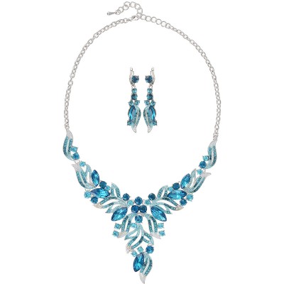Комплект "Флавия": ожерелье и серьги от Arrina. Кристаллы и стразы голубого цвета, бижутерный сплав серебряного тона. Гонконг