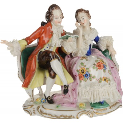 Статуэтка "На уроке". Ажурный фарфор, роспись, золочение, ручная работа. Высота 14 см. Германия, 1940-е гг. Статуэтка "На уроке". Ажурный фарфор, роспись, золочение, ручная работа. Высота 14 см. Германия, 1940-е гг.