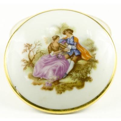 Шкатулка для мелочей. Фарфор, деколь, золочение 22 К золотом. Limoges, Франция, 1970-е гг. Шкатулка для мелочей. Фарфор, деколь, золочение 22 К золотом. Limoges, Франция, 1970-е гг.