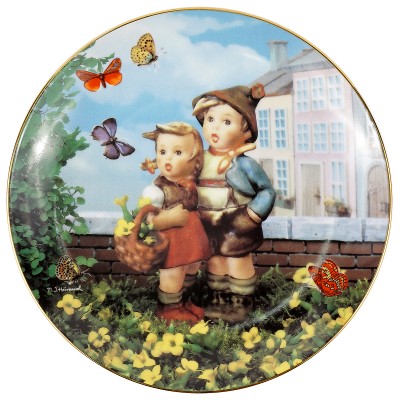 Тарелка декоративная "Сюрприз". Фарфор, деколь, золочение. Hummel/ Goebel, Швейцария, вторая половина ХХ века