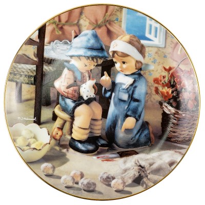 Тарелка декоративная "Любовь и забота". Фарфор, деколь, золочение. Hummel/ Goebel, Швейцария, вторая половина ХХ века