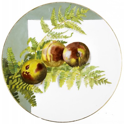 "Персики", декоративная тарелка. Фарфор, деколь, золочение. Франция (?), середина ХХ века "Персики", декоративная тарелка. Фарфор, деколь, золочение. Франция (?), середина ХХ века